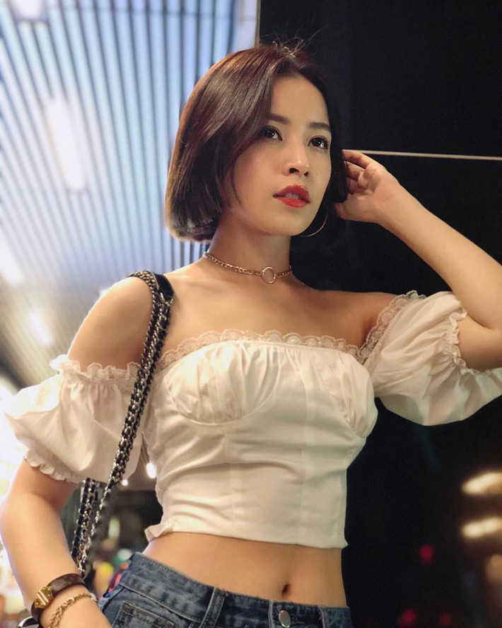 Set đồ đơn giản nhưng bắt trend của Chi Pu. Ảnh: pose.