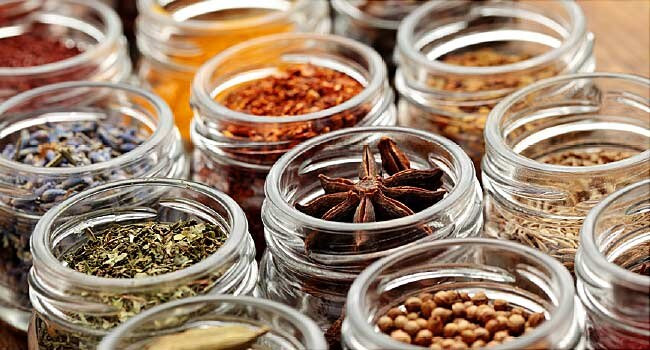 Đinh hương, thì là, tỏi, quế được xem là rất hữu ích trong việc giảm nguy cơ ung thư. Ảnh: webmd.