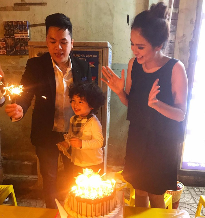 Trên hết Diễm Hương được nhiều hơn mất, từ chỗ bị nhiều người hâm mộ quay lưng, cô đã dần lấy lại được hình ảnh của mình, được khán giả ủng hộ và cảm thông. Sau hàng loạt scandal và biến cố, giờ đây Diễm Hương thực sự đã có được hạnh phúc nhiều người mơ ước.