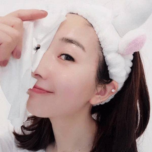 Mặt nạ miếng (sheet mask) là sản phẩm chăm sóc da thuận tiện, với nhiều loại và công dụng khác nhau. Ảnh: xaluan.