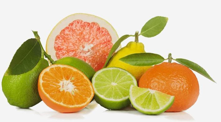 Theo các chuyên gia Nhật Bản, việc ăn các loại thực phẩm giàu vitamin C có thể điều trị bệnh Meniere (có liên quan đến chứng chóng mặt) rất hiệu quả. Ảnh: thefitglobal.