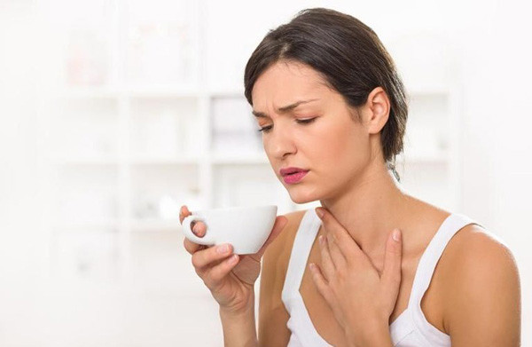 Khàn giọng. Khàn giọng là tình trạng khá phổ biến khi bạn bị viêm nhiễm vùng họng, thanh quản. Khàn giọng do viêm sẽ sớm được cải thiện khi dùng thuốc.