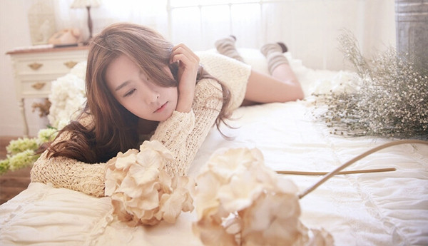Phụ nữ ôn nhu. Một sự thật không mấy vui vẻ là những gia đình nghèo túng, vợ chồng thường “câu ra câu vào”, trách cứ đối phương. Dù không phải tất cả nhưng thiếu thốn khiến chúng ta dễ than phiền hơn.
