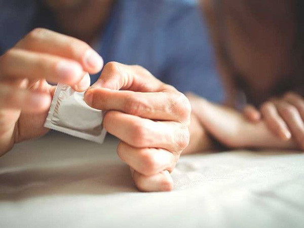 Đáng lưu ý, nhà sản xuất bao cao su Danny Resnic tiết lộ đàn ông trên khắp thế giới đều thừa nhận họ ghét đeo bao cao su. Nguyên nhân bởi đeo bao cao su làm giảm độ hưng phấn trong quá trình nhập cuộc.