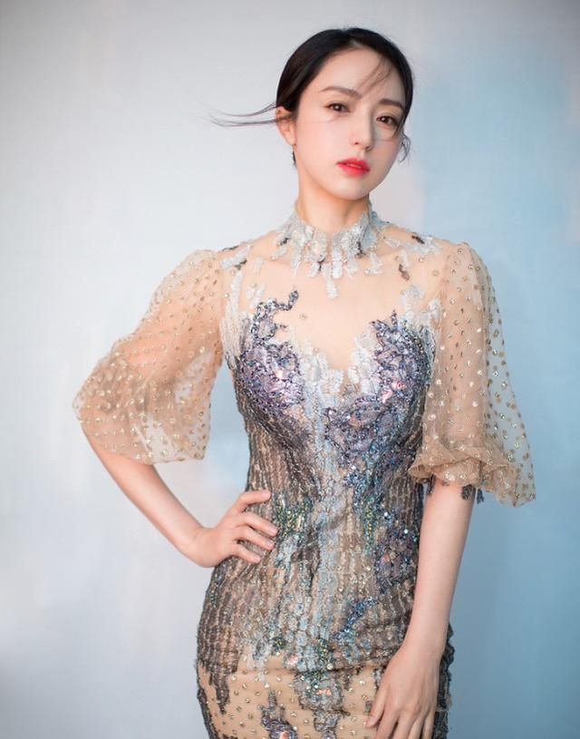 Sau cuộc hôn nhân kéo dài 5 năm, cô đã ly hôn với chồng vào năm 2019, sau khi Cao Văn Tường dính bê bối cưỡng dâm.