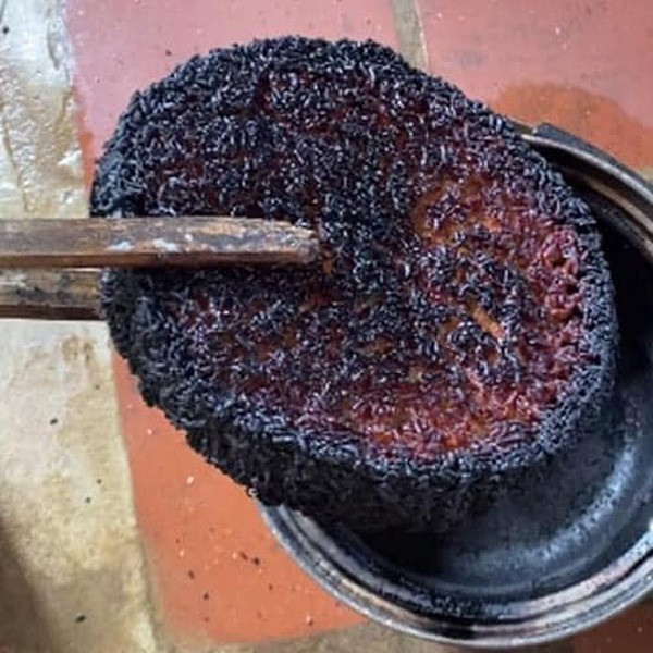 Mỳ tôm cháy.