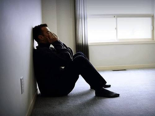 Viêm nhiễm túi tinh. Viêm nhiễm túi tinh khiến nam giới bị đau khi xuất tinh và có kèm theo tiểu đau, buốt, khó chịu. Trong trường hợp này, đa phần nam giới khi quan hệ cảm xúc lên đến cao trào, túi tinh co bóp để phóng tinh thì bị đau đớn, xót ở cậu bé.