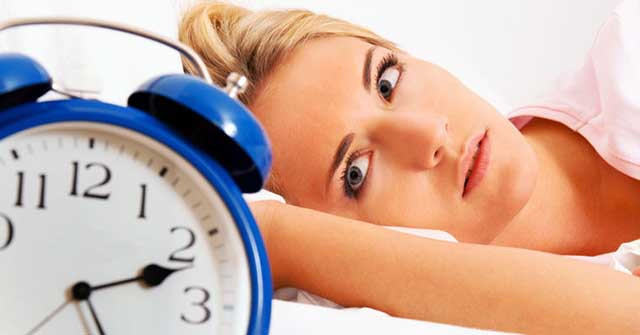 Trà giải độc cơ thể có thể gây mất ngủ. Hầu hết các loại trà giải độc đều có chứa caffein, chất kích thích này có thể ức chế sự thèm ăn, kích hoạt hệ thống tiêu hóa thải chất thải nhanh. Tuy nhiên, lượng caffein này cũng khiến bạn mất ngủ, thậm chí là tăng cân ngay cả khi bạn không nạp thêm calo.