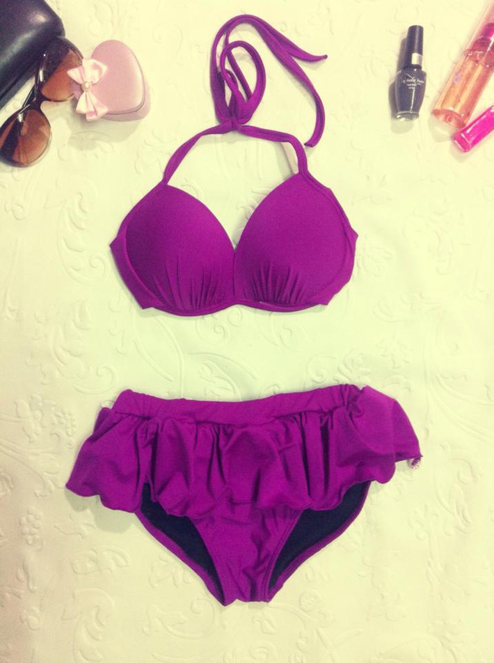 Khó chọn bikini. Việc tìm được một bộ bikini nhỏ nhắn dễ thương không phải dễ dàng. Mà chỉ có thể là những kiểu dáng... che bớt vòng ba.