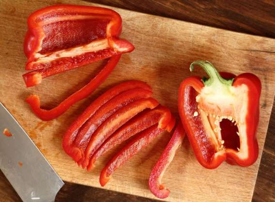 Những người mắc bệnh thận có thể có một hệ thống miễn dịch bị tổn thương. Trong khi đó, ớt chuông lại chứa nhiều vitamin C và vitamin A, giúp cải thiện hệ thống miễn dịch. Ảnh: MSN.