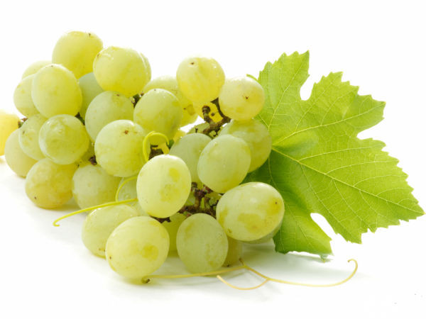 6. Nho: Nho chứa resveratrol, chất chống oxy hóa quan trọng giúp tăng nồng độ dopamine trong não bộ. Các chất chống oxy cũng giúp ngăn ngừa sự chết tế bào nhờ làm giảm stress oxy hóa trong cơ thể.