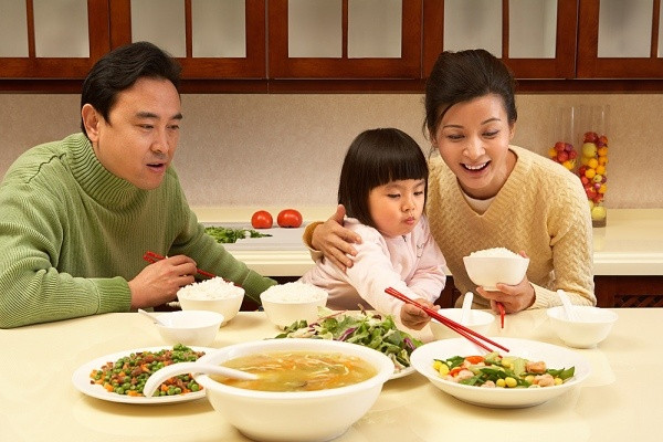 Món ngon đơn giản từ súp lơ là cứu cánh cho các bà mẹ có bé lười ăn rau. Bằng cách lựa chọn nhiều nguyên liệu khác nhau, đây là món ngon cho bé có thể cung cấp đầy đủ các loại chất dinh dưỡng cần thiết.