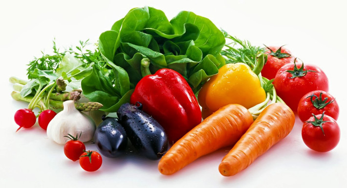Những thực phẩm giàu vitamin A gồm: gan, lòng đỏ trứng, các loại rau củ quả có màu vàng, đỏ (cà rốt, khoai lang, ớt chuông, cà chua, bí đỏ, cam, xoài, đu đủ, dưa hấu…), các loại rau sẫm màu,...Ảnh: googleusercontent.