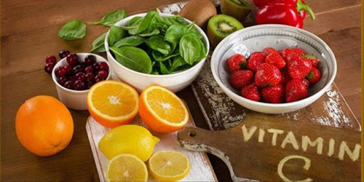 Các thực phẩm giàu vitamin C bao gồm cam, chuối, xoài, bưởi, dưa hấu, rau đay, mồng tơi, rau ngót,...Ảnh: googleusercontent.