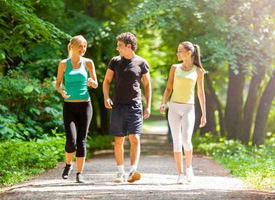 Cùng với chế độ ăn uống khoa học, việc vận động thể chất hợp lý cũng sẽ giúp bạn làm giảm nguy cơ mắc ung thư đại tràng. Ảnh: pinimg.