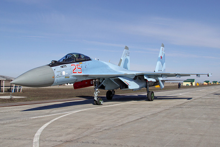 Cùng với Su-30SM, các tiêm kích tối tân thế hệ 4++ của Nga là Su-35S cũng đang hối hả tập luyện cho ngày duyệt binh.