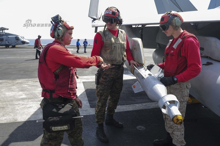 Song theo những phân tích dự đoán dựa trên căn cứ các máy bay được triển khai trên USS Theodore Roosevelt (CVN-71) để triển khai không kích IS thì chính là các tiêm kích hạm F/A-18.