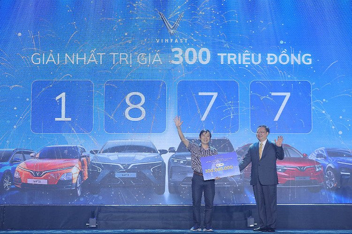 Ngoài ra, bản Eco sẽ có trọng lượng 2.830 kg, 2 bản Plus sẽ nặng hơn với 2.866 kg. Động cơ điện sử dụng trên 3 phiên bản này tương tự nhau. Đó là loại động cơ điện đồng bộ 03 pha nam châm vĩnh cửu, công suất tối đa 150 kW (201 mã lực) tại 6.000 vòng/phút. Đi cùng là pin Lithium-ion 400V-100,2kWh.