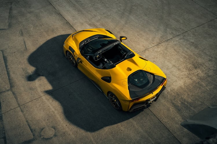 Với sức mạnh trên, Ferrari SF90 Spider độ Novitec dễ dàng tăng tốc từ 0-100 km/h trong 2,4 giây trước khi đạt tốc độ tối đa hơn 340 km/h. Những thông số này không mấy khác so với SF90 Stradale độ Novitec.