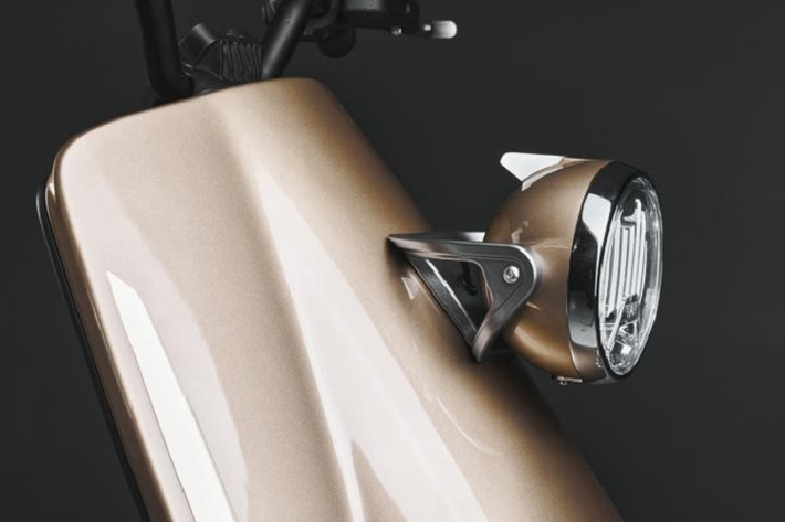 Sau khi xem bản phác thảo, ông Timur Sardarov, CEO của hãng MV Agusta, đã thông qua dự án. Dự án phát triển MV Agusta Ampelio đã bắt đầu từ 2 năm trước. Để chế tạo Ampelio, MV Agusta cần một đối tác có kinh nghiệm trong mảng sản xuất xe máy điện. Đó là lý do vì sao MV Agusta đã kết hợp với hãng Kymco của Đài Loan.