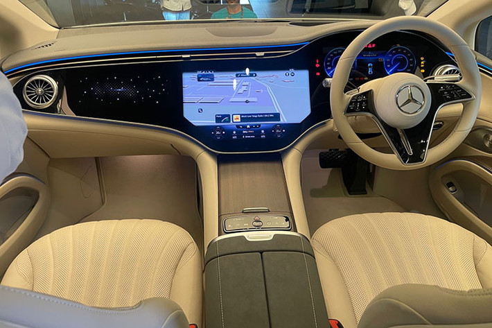 Với sự ra mắt của EQS, Mercedes-Benz Ấn Độ hiện đang sản xuất và phân phối tương đối đầy đủ các mẫu xe của thương hiệu ngôi sao ba cánh từ Mercedes-Benz tiêu chuẩn, Mercedes-AMG, Maybach và xe điện.