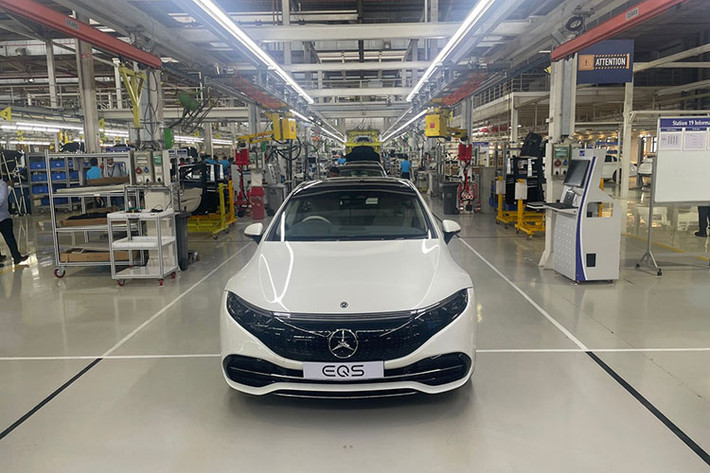 Để bổ sung cho việc phát triển xe điện, Mercedes-Benz cho biết họ sẽ thiết lập một mạng lưới sạc nhanh trải dài 80% lãnh thổ Ấn Độ vào cuối năm 2022. Mạng lưới này sẽ hoạt động miễn phí 24/7, dành riêng cho khách hàng của Mercedes-Benz.