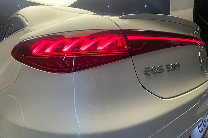 "Ấn Độ là quốc gia đầu tiên bên ngoài nước Đức sản xuất EQS 580 4Matic và sự khác biệt độc đáo này tạo cơ sở cho cam kết với khách hàng và tầm nhìn dài hạn của Mercedes-Benz Ấn Độ trong việc phát triển thị trường xe điện hạng sang tại đây”, ông Schwenk nói thêm.