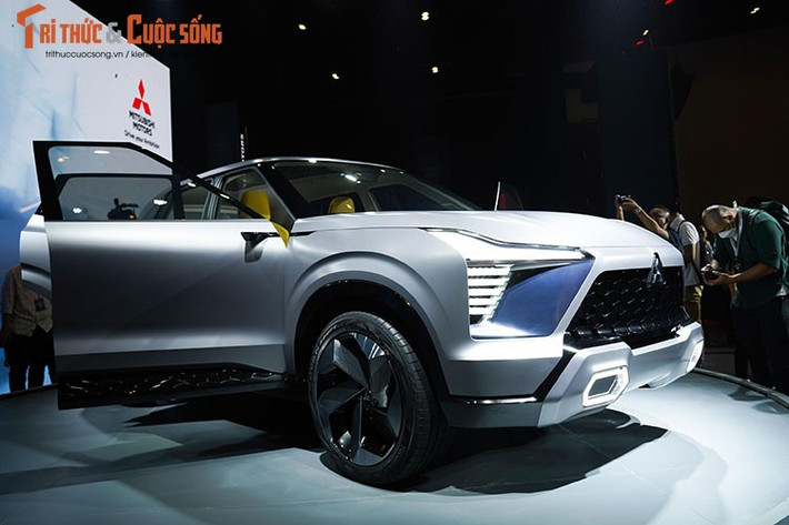 Ra mắt tại Việt Nam, Mitsubishi từng khẳng định xe sẽ có 2 tùy chọn động cơ là bản xăng và bản thuần điện. Xe dự kiến được lắp ráp tại nhà máy ở Thái Lan và Indonesia. Theo thông tin từ đại lý, mức giá xe Mitsubishi XFC 2023 sẽ dao động từ hơn 600 - 800 triệu đồng.