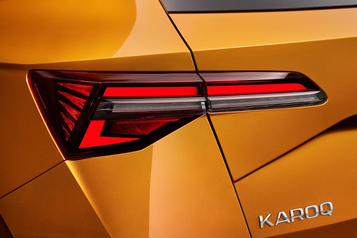 Tại thị trường nội địa, Skoda Karoq có tổng cộng 5 phiên bản là Ambition, Style, Sportline, Style Exclusive và Sportline Exclusive. Được nâng cấp từ cuối năm 2021, Skoda Karoq sở hữu lưới tản nhiệt hình lục giác sơn màu đen rộng hơn trước, cụm đèn pha LED tiêu chuẩn hoặc LED ma trận tùy chọn, vành la-zăng có đường kính từ 17 - 19 inch, cánh gió đuôi dài hơn, đèn hậu mới và bộ khuếch tán gió sau bằng nhựa màu đen.