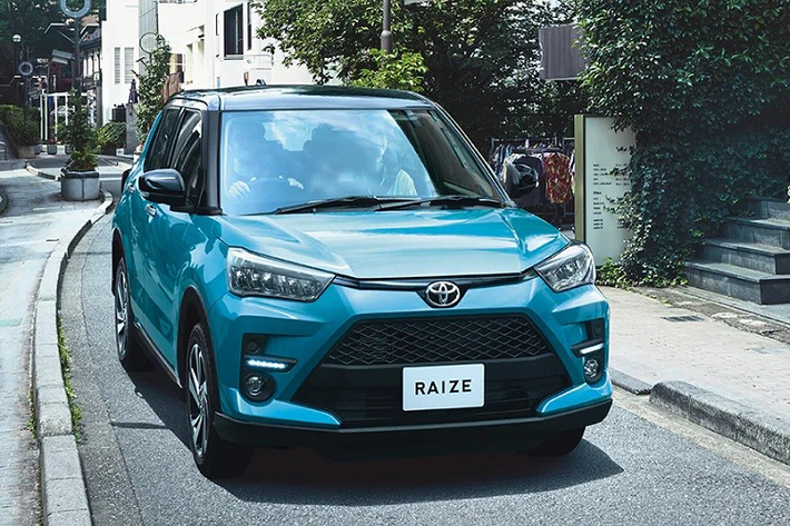 Toyota Raize cỡ nhỏ có thể nói là một trong những mẫu xe có nhiều "anh em song sinh" nhất trên thị trường hiện nay. Ngoài Daihatsu Rocky, Toyota Raize còn có phiên bản Perodua Ativa hiện đang bán ở thị trường Malaysia.