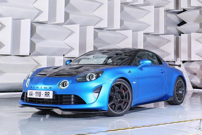 Alpine A110 R 2023 mới sử dụng động cơ tương tự được trang bị cho A110 S, nhanh hơn đáng kể cả khi chạy trên đường thẳng và xung quanh đường đua nhờ trọng lượng thấp hơn và được tăng lực ép.