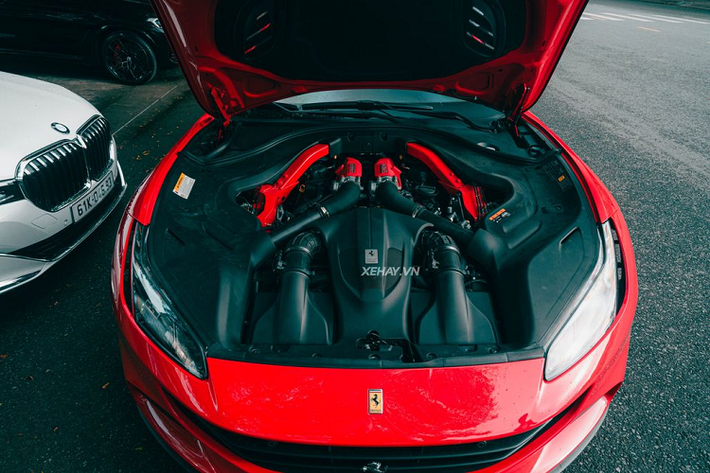 Siêu xe Ferrari Portofino M là phiên bản nâng cấp giữa vòng đời nhằm thay thế phiên bản cũ là Portofino và cũng được xem là đàn anh của Ferrari California T. Mức giá xe Ferrari Portofino M tại Việt Nam không được tiết lộ nhưng theo giới thạo tin nó sẽ không dưới 15 tỷ đồng.