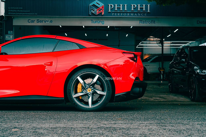 Phiên bản nâng cấp của Ferrari Portofino còn được trang bị thêm một số hệ thống và tính năng so với phiên bản tiền nhiệm để cải thiện cảm giác lái hơn như: hệ thống kiểm soát trượt ngang (SSC) thế hệ thứ 6, tính năng vi sai điện tử E-Diff, điều khiển lực kéo F1-TCS, giảm xóc từ tính SCM-E Frs và hệ thống kiểm soát ổn định thân xe Ferrari Dynamic Enhancer (FDE).