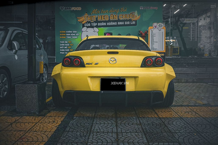 Sẽ là một thiếu sót nếu không nhắc tới “trái tim” của Mazda RX-8. Động cơ xoay Wankel Renesis huyền thoại chính là điểm khiến Mazda RX-8 nổi bật trong số đông. Khối động cơ trứ danh của hãng xe Nhật có dung tích 1.3L nhưng cho công suất lên tới 212 mã lực.