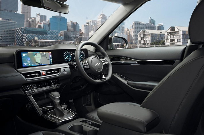 Các biến thể Sport + và GT-Line với động cơ 4 xi-lanh tăng áp 1,6 lít sẽ có giá khởi điểm lần lượt là 39.300 đô la Úc và 44.900 đô la Úc, tương ứng là 646 triệu đồng và 738 triệu đồng.