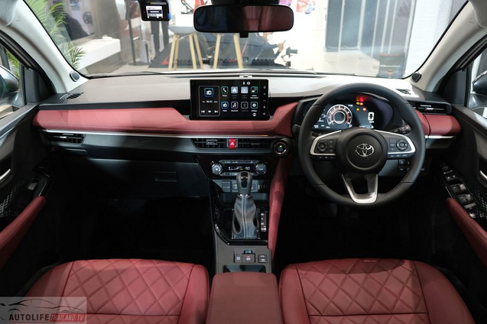 Được phát triển dựa trên nền tảng DNGA (Daihatsu New Global Platform) hoàn toàn mới, Toyota Vios 2023 sở hữu chiều dài cơ sở dài hơn 70mm so với thế hệ trước, từ đó đem đến nội thất rộng rãi và thoải mái hơn.