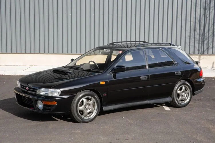 Đáng chú ý nhất trong bộ sưu tập là chiếc Nissan Pulsar GTi-R 1990, là chiếc số 13 trong tổng số 21 chiếc được sản xuất và đây là chiếc xe từng thuộc sở hữu của giám đốc điều hành của Nismo. Đặc biệt chiếc xe này mới chỉ lăn bánh được hơn 4.700 km.