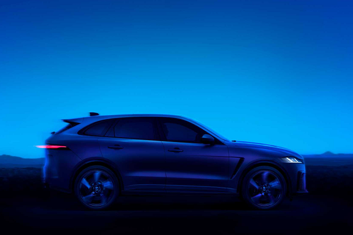 Nhờ gói lithium-ion 19,2 kWh lớn hơn, Jaguar F-Pace plug-in hybrid 2024 giờ đây sẽ chạy được 65km bằng năng lượng điện theo thống kê WLTP, tương ứng với mức tăng hơn 20%.