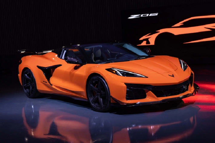 Là thế hệ Z06 đầu tiên có thiết kế động cơ đặt giữa, Chevrolet Corvette Z06 2023 thể thao được tuyên bố là mẫu siêu xe thương mại sở hữu khối động cơ V8 hút khí tự nhiên mạnh nhất thế giới.