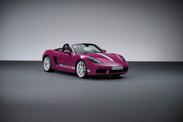 Điều đó đã được Porsche áp dụng gần đây cho 2 phiên bản của xe 718 là Boxster và Cayman với tên gọi là Style Edition, 1 mô hình sản xuất cho năm 2023.2 biến thể đặc biệt Style Edition của Porsche 718 Boxster và 718 Cayman sẽ có sẵn ở châu Âu vào ngay đầu năm 2023 trước khi có mặt ở thị trường nước ngoài vào 1 ngày sau đó.