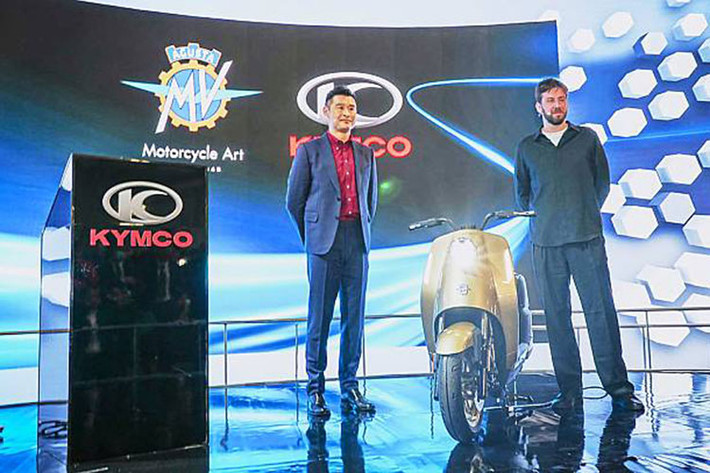 Nhiều người cho rằng thương hiệu MV Agusta của Ý chỉ tập trung vào những mẫu xe môtô phân khối lớn với hiệu suất cao. Tuy nhiên, trên thực tế, thương hiệu nay đã sản xuất xe scooter từ thập niên '50. Do đó, không có gì bất ngờ khi scooter MV Agusta chạy điện hoàn toàn mới vừa ra mắt tại triển lãm EICMA năm nay.