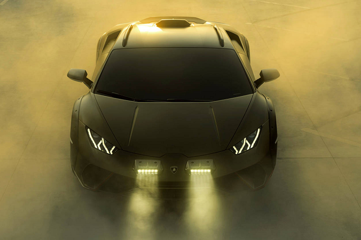 Những phản hồi tích cực từ đợt nghiên cứu đó giúp cho Lamborghini tự tin phát triển Huracan Sterrato thành sản phẩm thương mại. So với lúc còn là xe concept, Huracan Sterrato được nâng cấp phần cản sau phong cách Huracan EVO, trong khi cản trước được tinh chỉnh từ chiếc Huracan Performante.