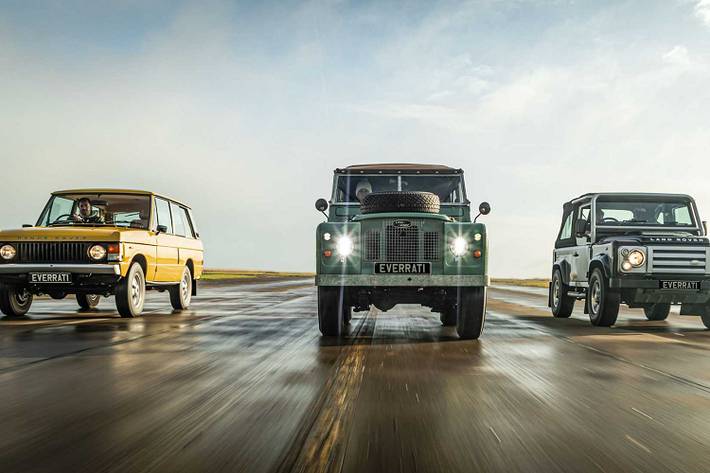 Mẫu xe này định hình thị trường SUV danh tiếng, trở thành biểu tượng địa vị cho những người giàu có, bao gồm cả những người nổi tiếng và hoàng gia. Land Rover Defender chạy điện là bản cập nhật của Series 90 và 110 và cũng là phiên bản hiện đại hóa của Land Rover Series I - III.