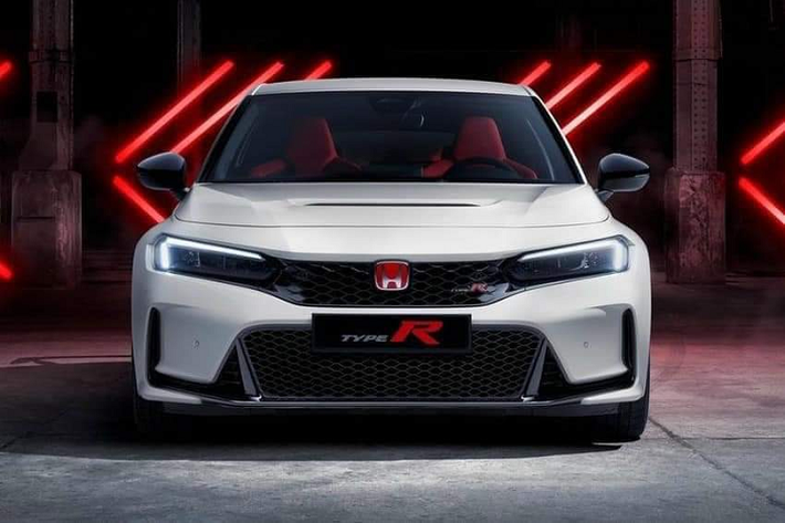 Màn hình thông tin giải trí cũng đi kèm với khả năng tương thích Apple CarPlay và Android Auto không dây, trong khi sạc không dây tương thích Qi và hệ thống âm thanh cao cấp Bose Centerpoint làm tăng thêm vẻ sang trọng cho chiếc xe hot hatch vốn được thiết kế để chinh phục các đường đua.