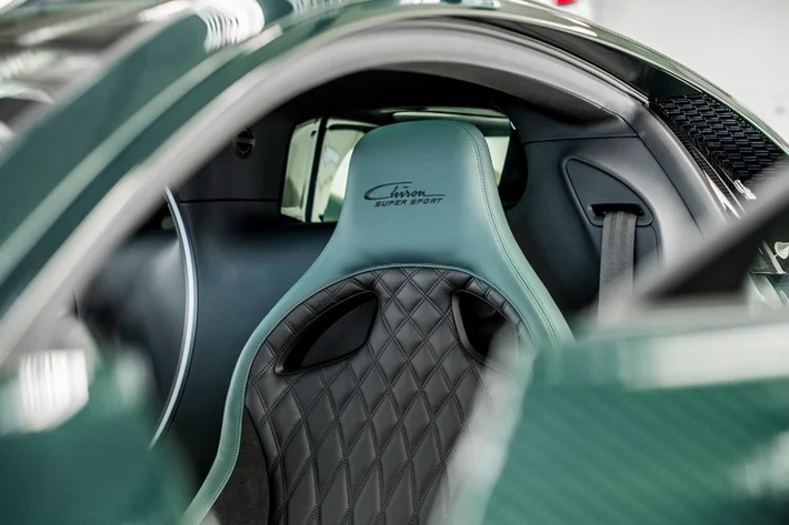 Ra mắt từ 2016, Bugatti Chiron là mẫu Hypercar được sản xuất giới hạn với số lượng chỉ 500 chiếc trên toàn Thế Giới, tính đến nay hãng xe Pháp đã chế tạo được 400 chiếc. Trước đó vào tháng 1/2022 Bugatti thông báo rằng chiếc Chiron cuối cùng cũng đã được đặt hàng.