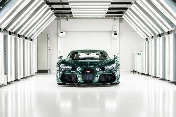 Ông Christophe Piochon, chủ tịch Bugatti cho biết, “Mỗi bộ phận của Chiron đều là một kiệt tác kỹ thuật và việc kết hợp tất cả lại với nhau đòi hỏi những chuyên gia tận tâm và giàu kinh nghiệm nhất trên thế giới.