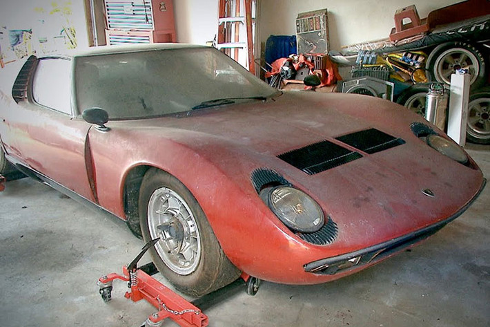 Từ trước đến nay, những chiếc Lamborghini Miura thường được bán với giá khoảng 1,5 - 3 triệu USD tùy theo phiên bản, thông số kỹ thuật và tình trạng xe. Trong đó, đắt nhất là chiếc Lamborghini Miura SV được bán với giá lên đến 3,2 triệu Bảng (khoảng 3,63 triệu USD) vào hồi đầu năm ngoái.