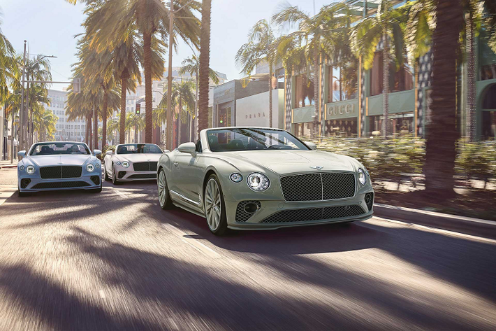 Bảng màu pastel tôn lên những phiên bản đặc biệt Bentley Continental GTC Speed hàng thửa đến từ đại lý xe siêu sang Beverley Hills của Anh quốc này mang trên mình các màu sơn như Jetstream Blue, Sage Green và Hollywood Blush Pink.