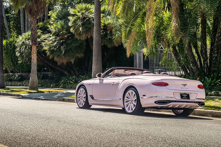 Bộ sưu tập Continental GTC Speed của Bentley Beverly Hills bày tỏ sự tri ân đối với phong cách trang trí nghệ thuật của Hollywood trong những năm 1920, thời đại được xác định bởi những người như Mary Pickford, Douglas Fairbanks, Will Rogers và Rudolph Valentino.