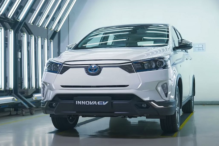 Trong thời gian qua, hãng Toyota đã giới thiệu 10 mẫu xe ôtô có dùng mô-tơ điện tại thị trường Indonesia, trong đó có 8 xe hybrid (HEV), 1 xe plug-in hybrid (PHEV) và 1 xe điện (BEV) mang thương hiệu Lexus.